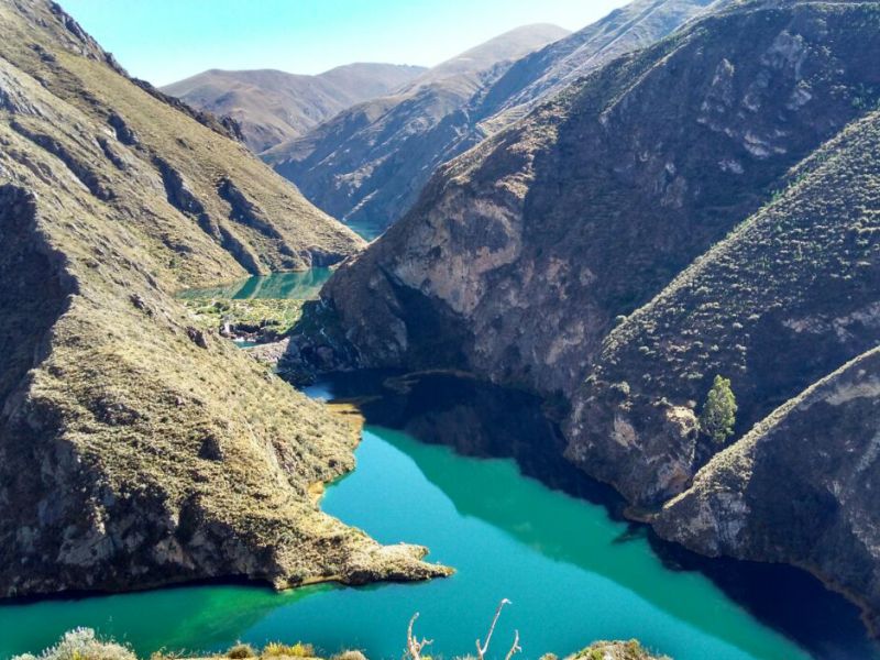 LAGUNA HUALLHUA