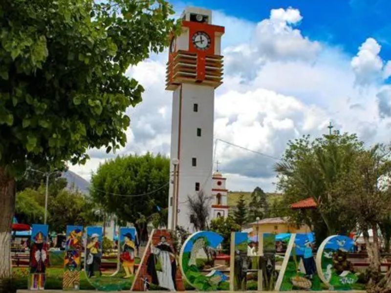 PLAZA PRINCIPAL DE HUÁCHAC